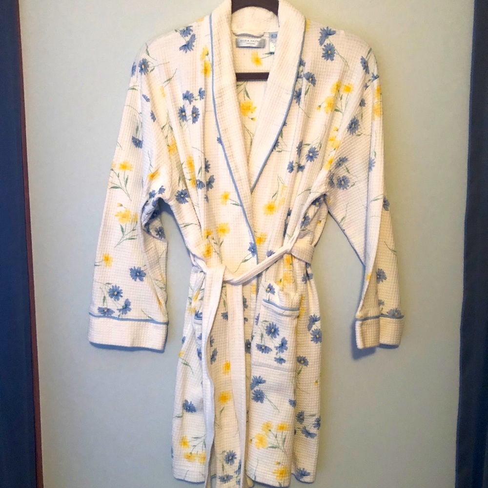 Erika Taylor robe